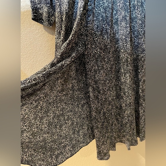 Pinko Elegant Black and White Women's Dress - Picture 6 of 10